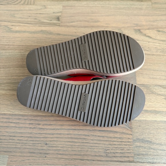 Vionic Red Leather Hayden Sandals - Picture 7 of 7